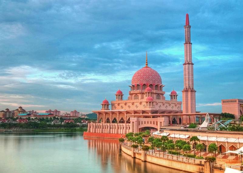 Harga Paket Wisata Tour 3 Negara Asia April 2024 Murah